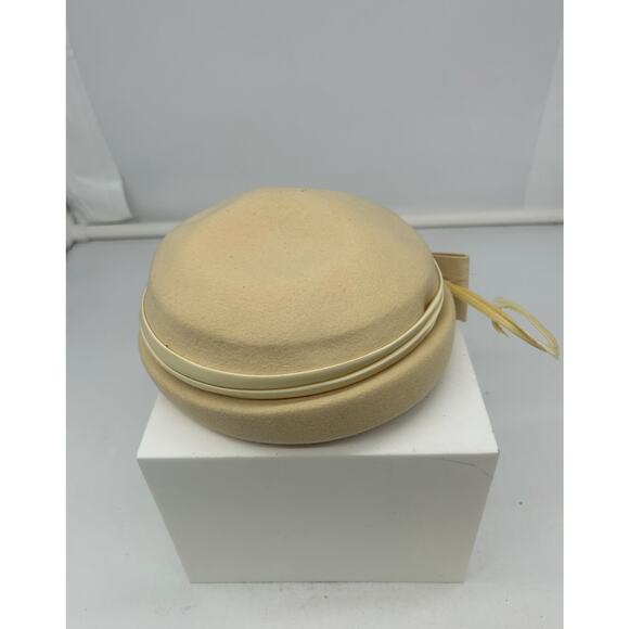 Vintage Henry Pollack Glenover Tilt Hat Cream Wool Felt Cloche 1940s MCM - Picture 1 of 8